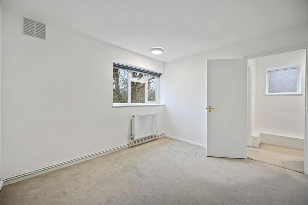 Property image 8 of 12