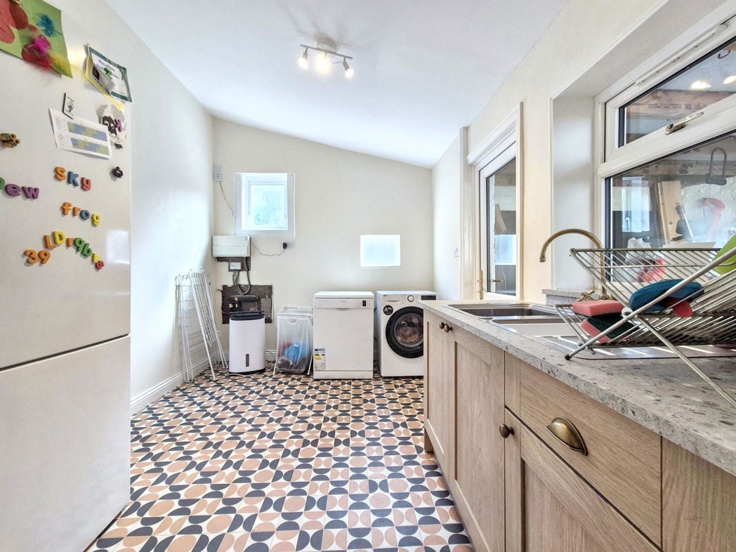 Property image 12 of 25