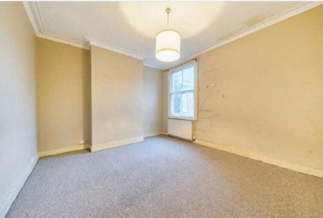 Property image 8 of 12