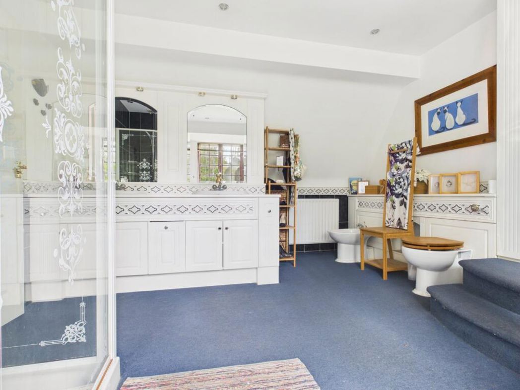 Property image 16 of 31