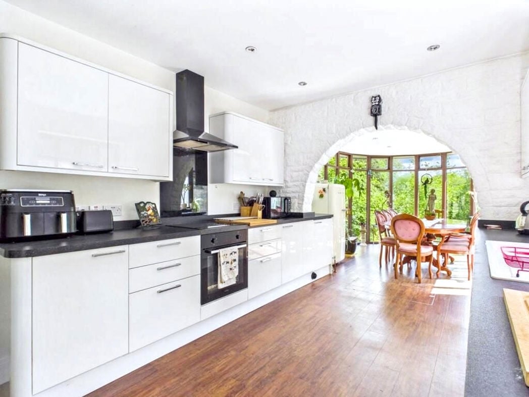 Property image 6 of 31