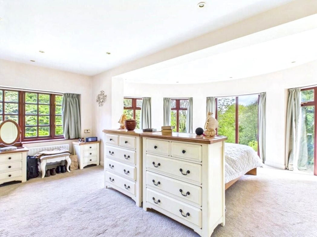 Property image 8 of 31