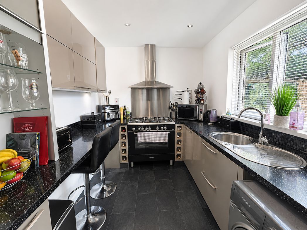 Property image 4 of 11
