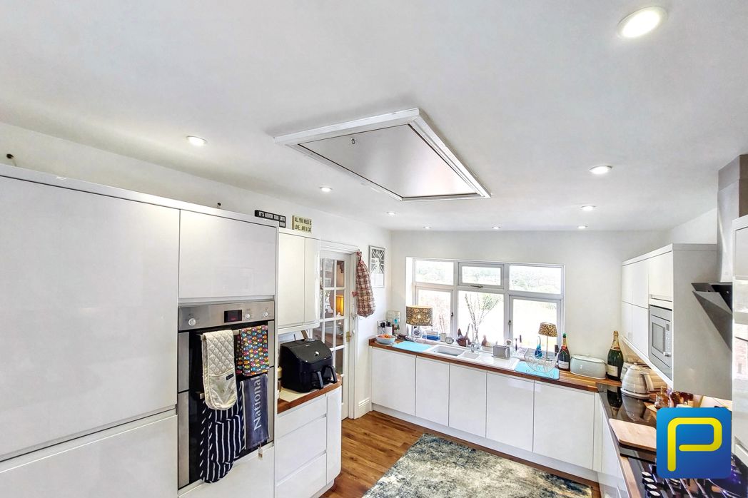 Property image 11 of 29