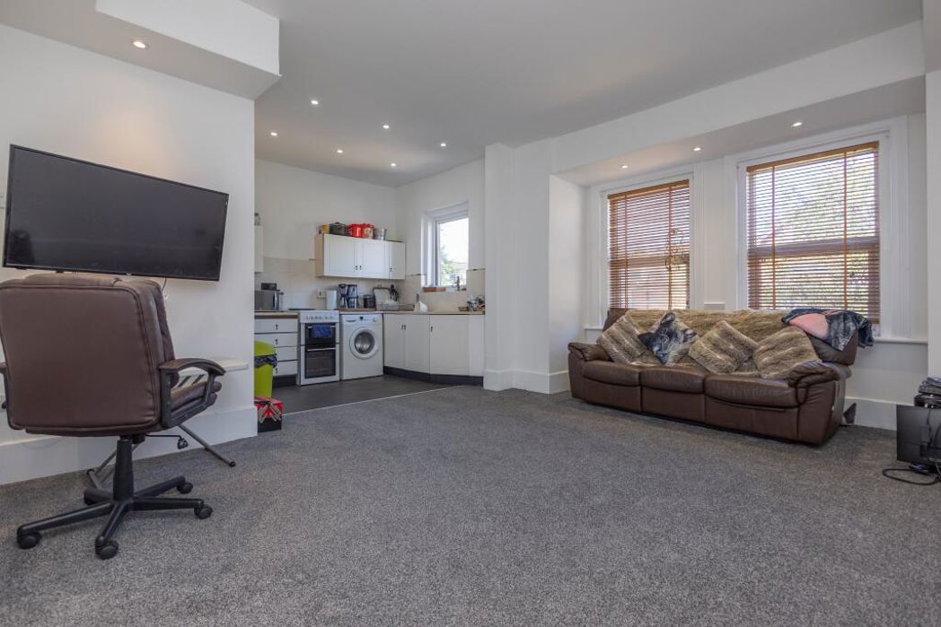 Property image 2 of 9