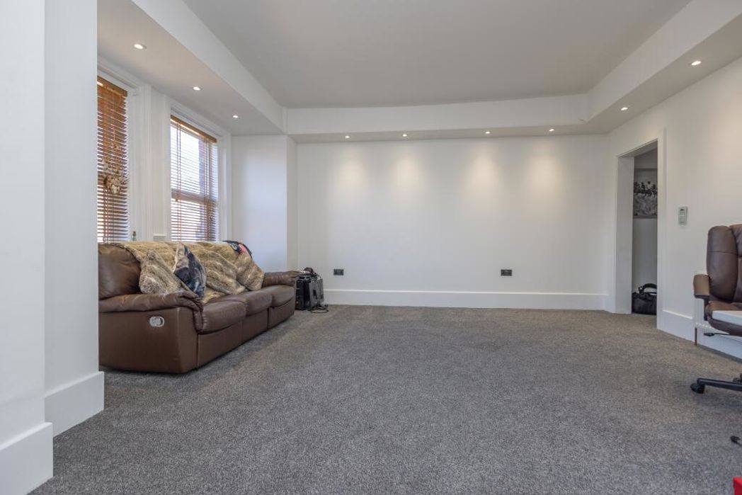 Property image 3 of 9