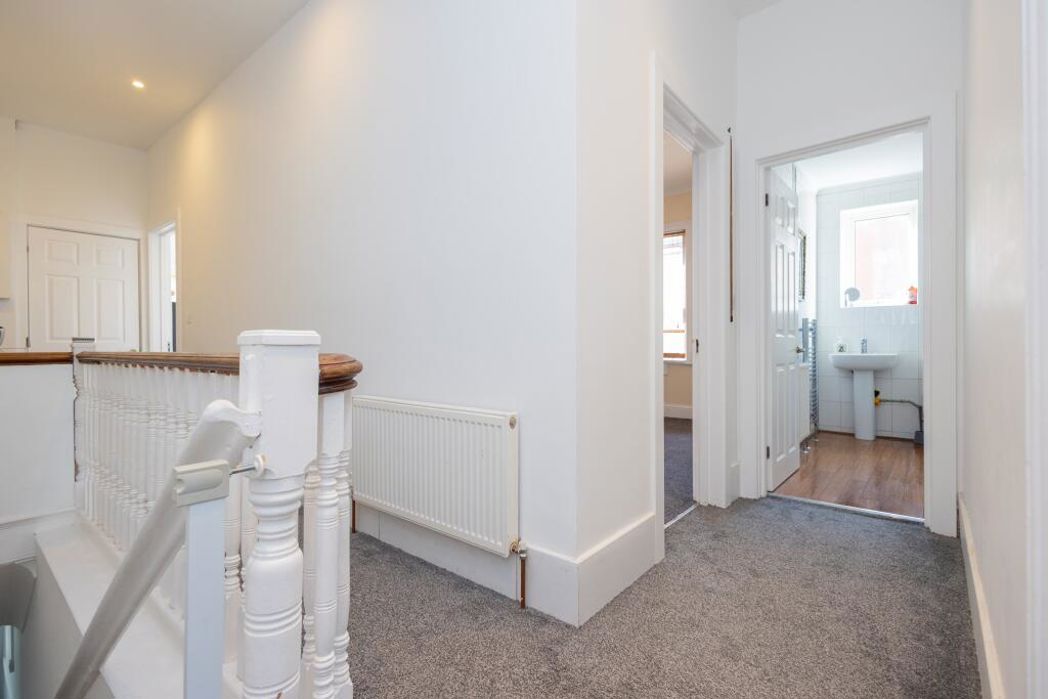Property image 6 of 9