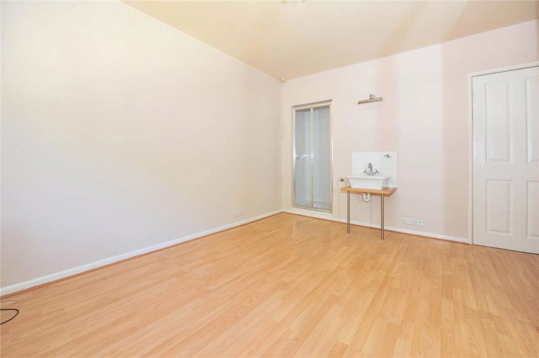 Property image 16 of 34