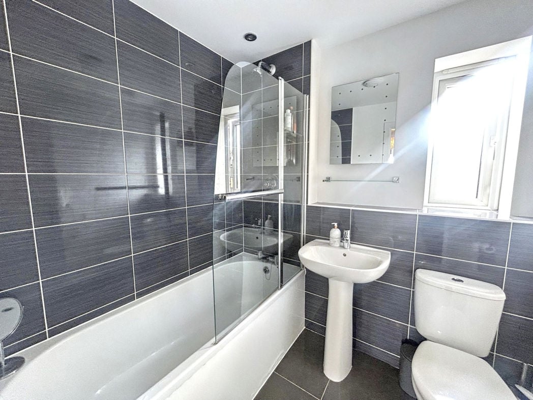 Property image 11 of 15