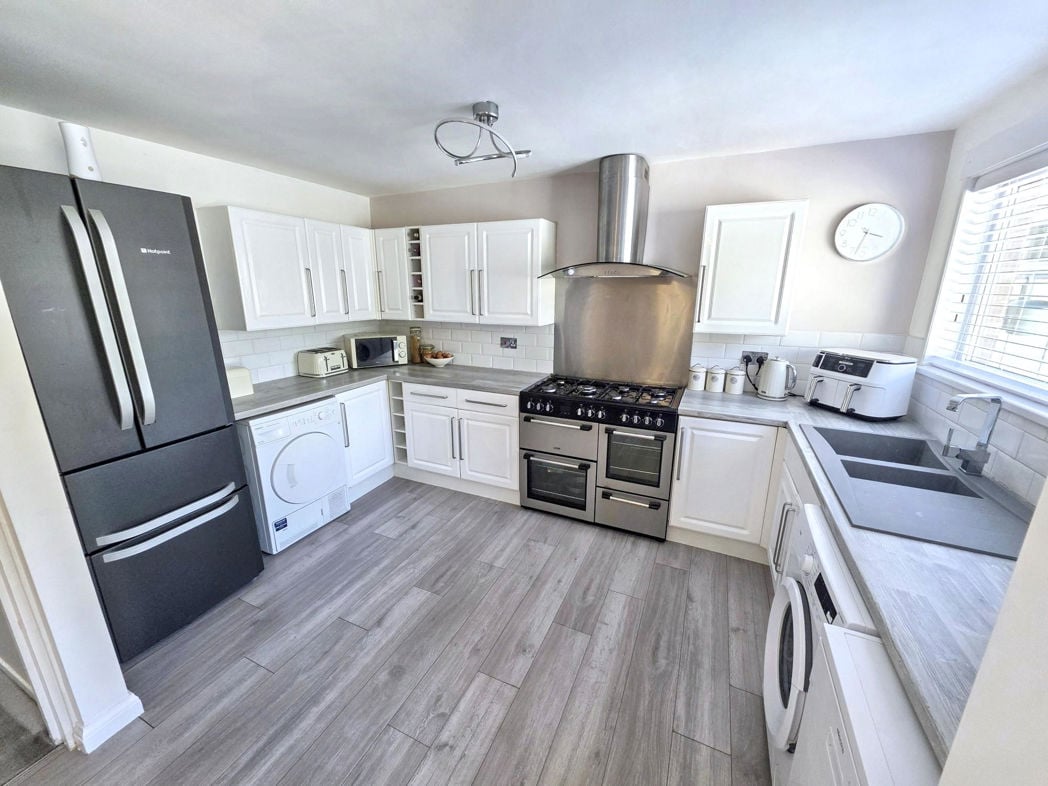 Property image 3 of 12