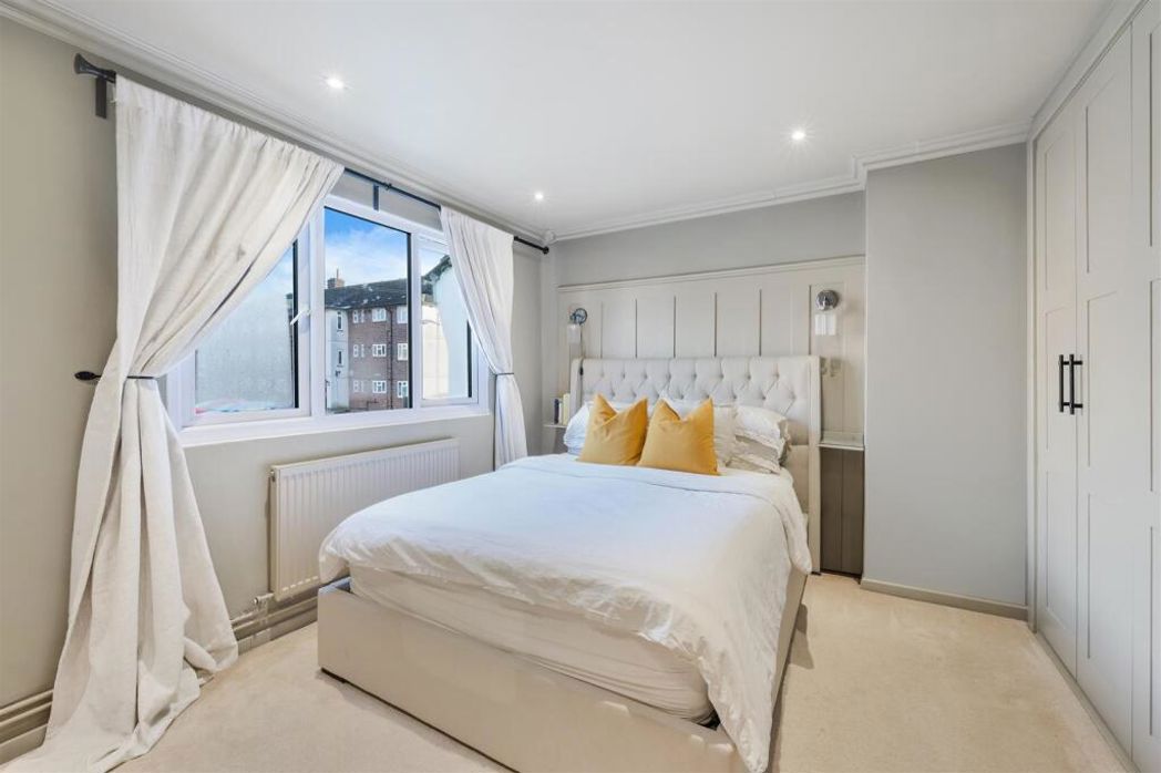 Property image 8 of 16