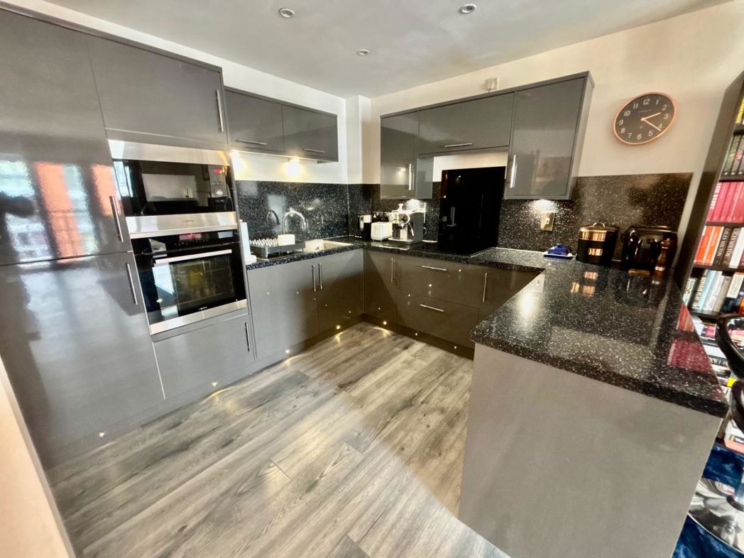 Property image 3 of 9