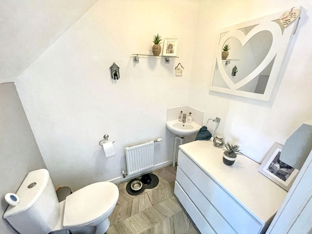 Property image 5 of 11