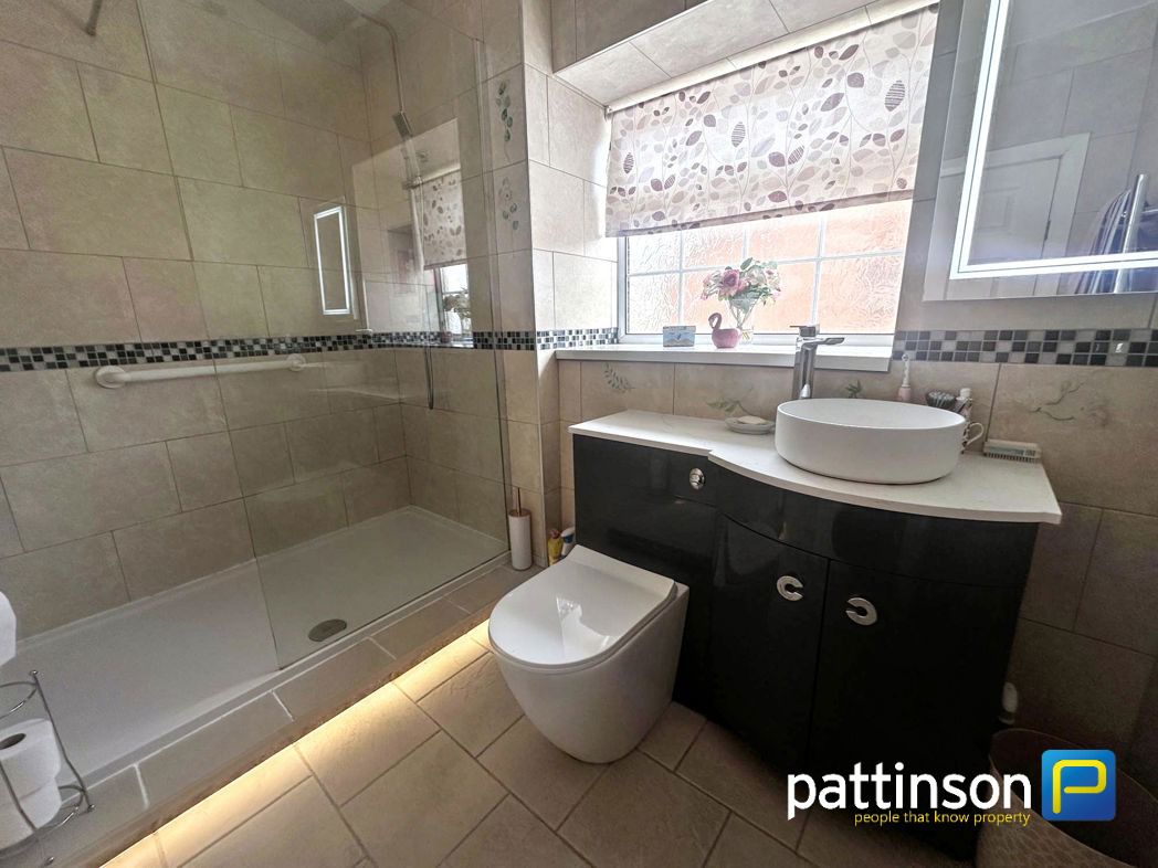 Property image 11 of 15