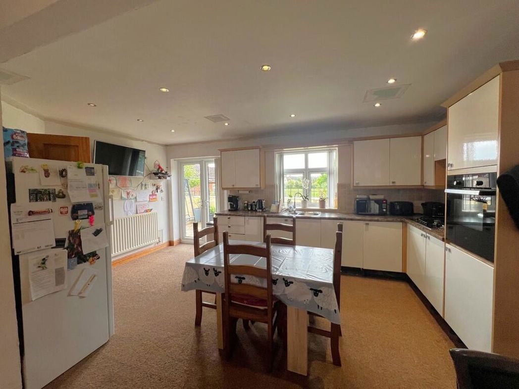 Property image 4 of 16