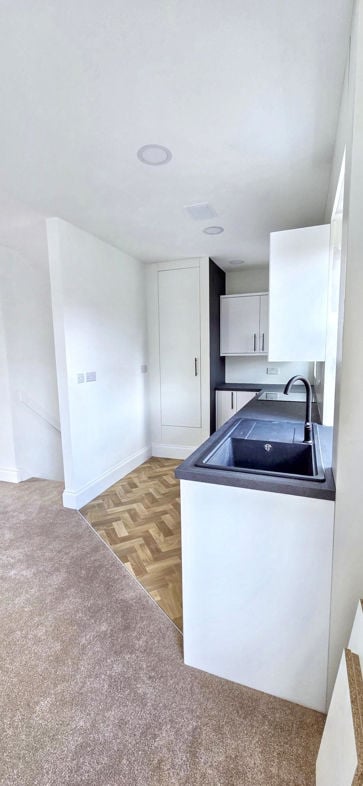Property image 4 of 12