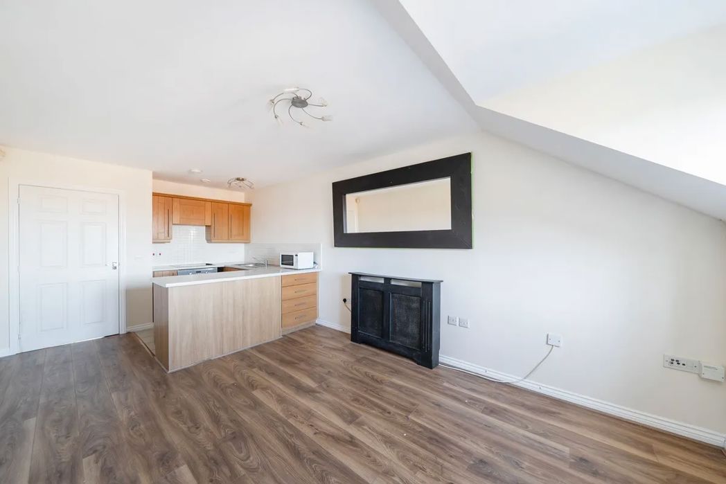 Property image 2 of 10
