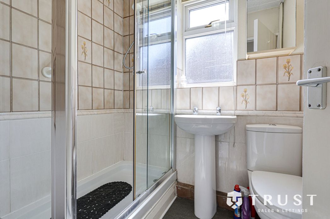 Property image 11 of 28