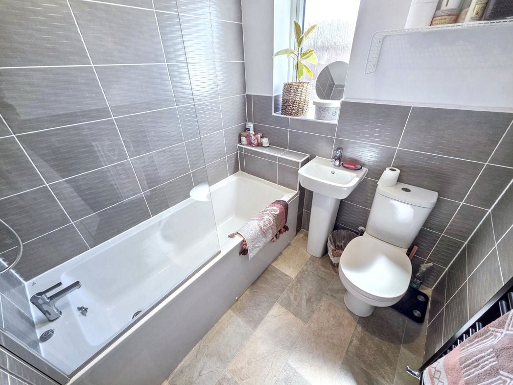 Property image 11 of 14