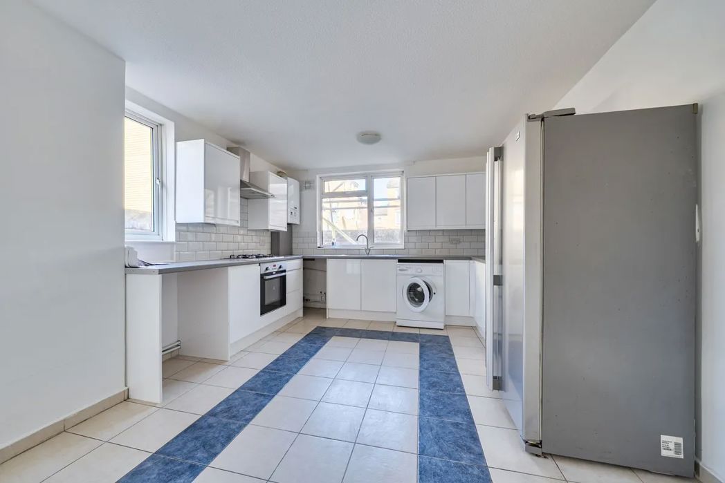 Property image 2 of 11