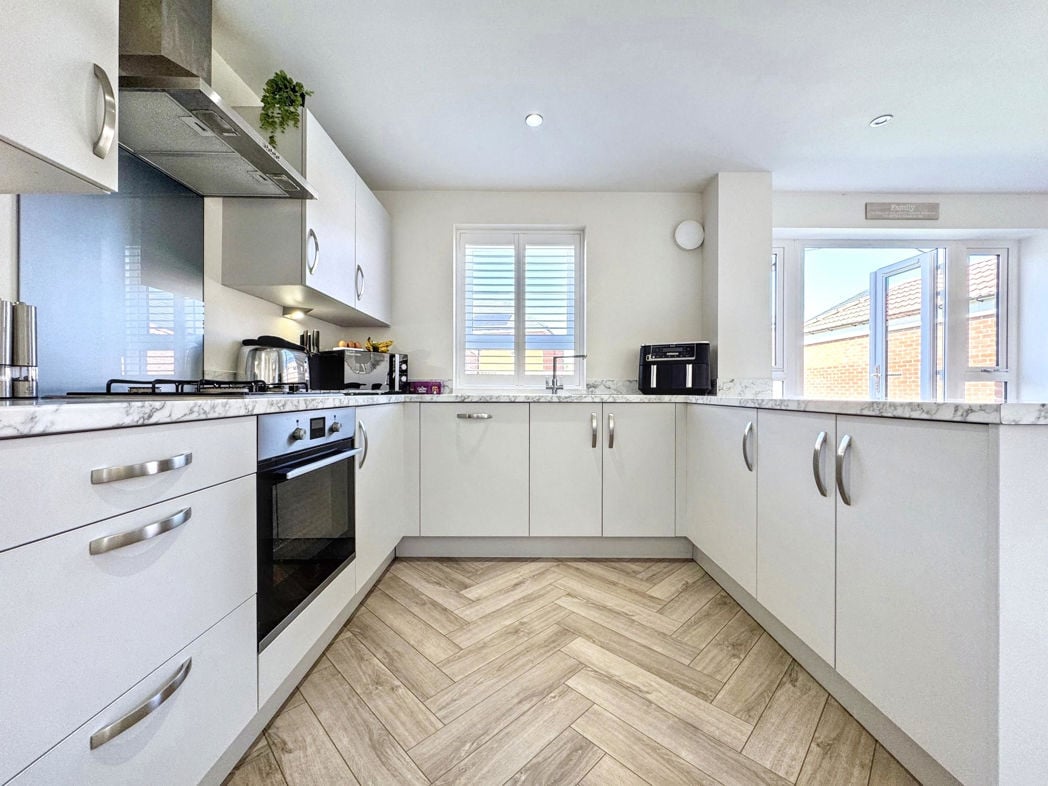 Property image 10 of 29