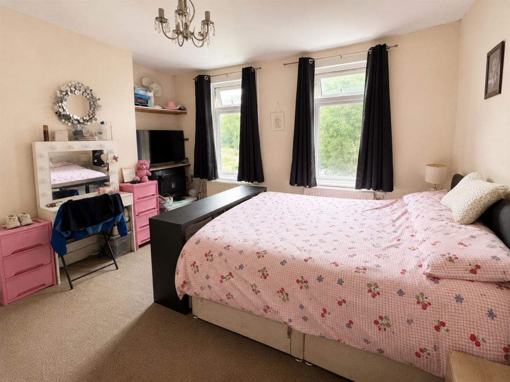 Property image 6 of 9