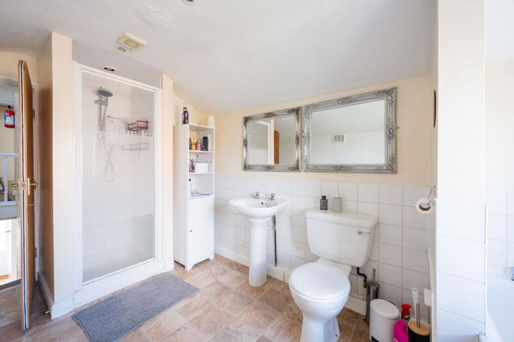 Property image 16 of 18