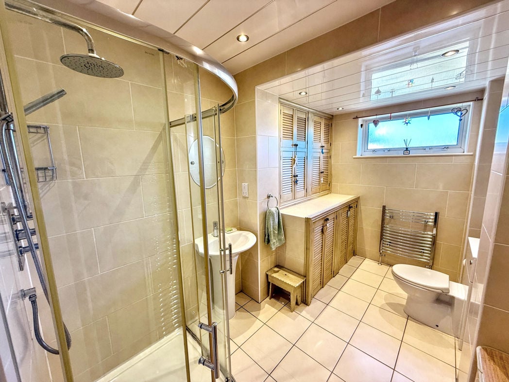 Property image 11 of 13