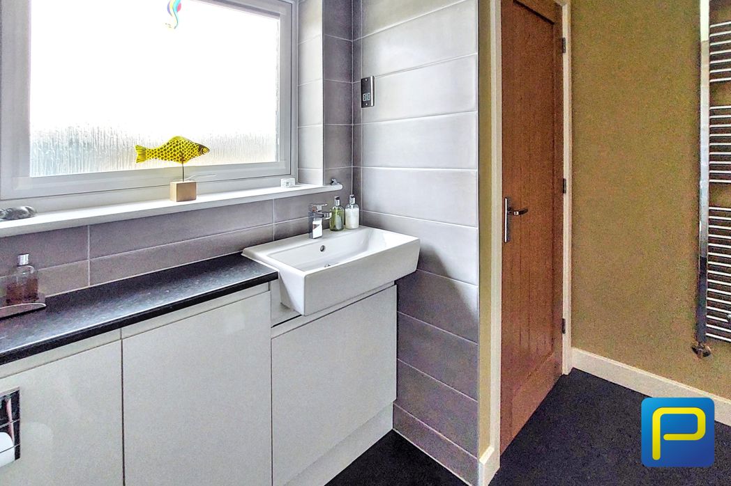Property image 15 of 37