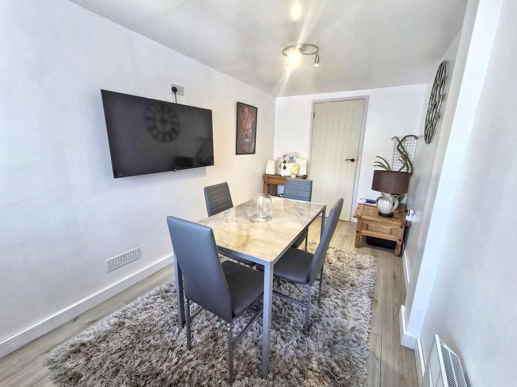 Property image 5 of 17