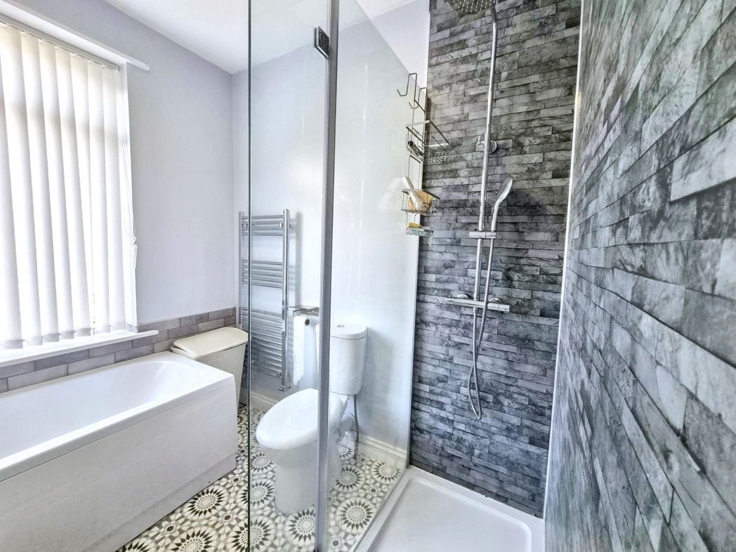 Property image 11 of 17