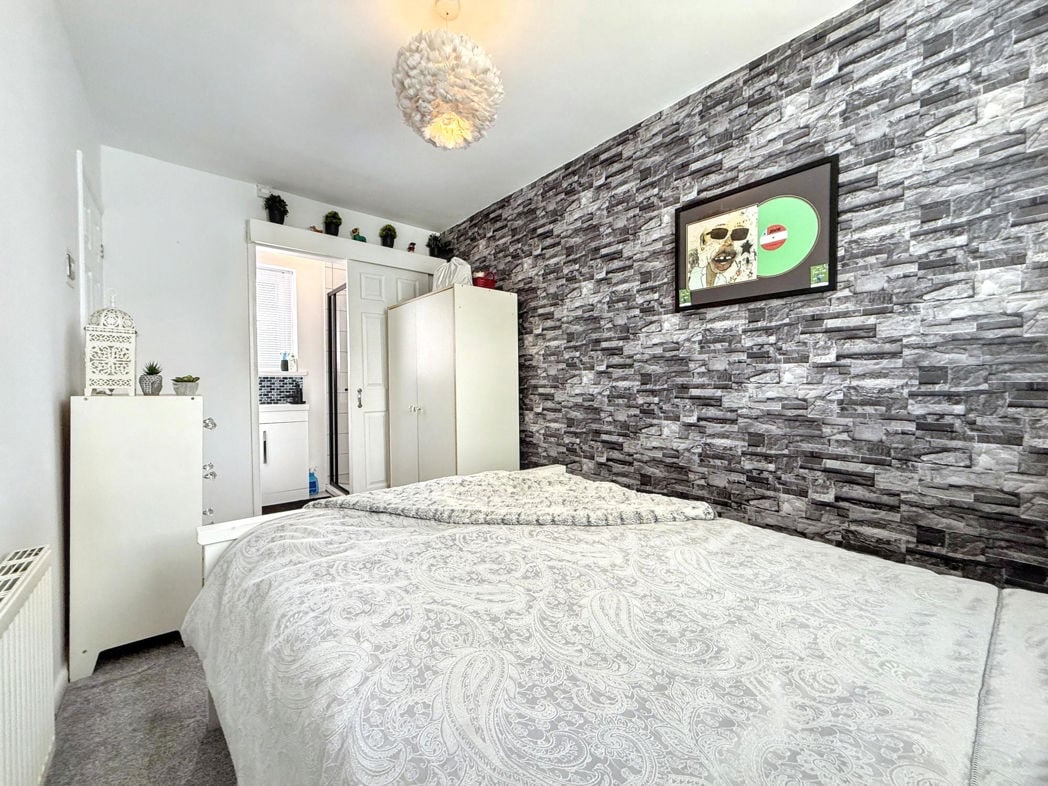 Property image 16 of 28