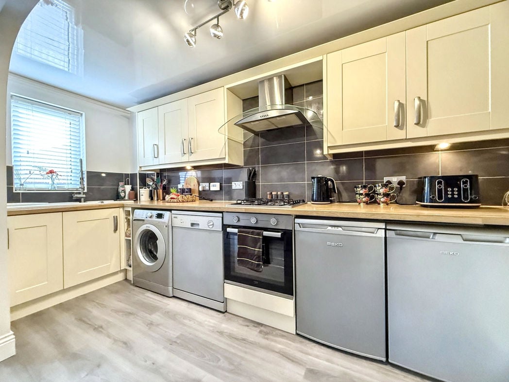 Property image 12 of 28