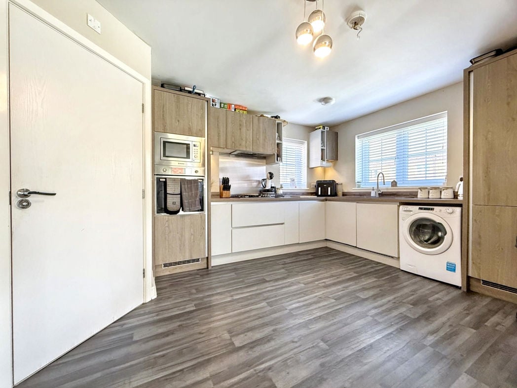 Property image 11 of 21
