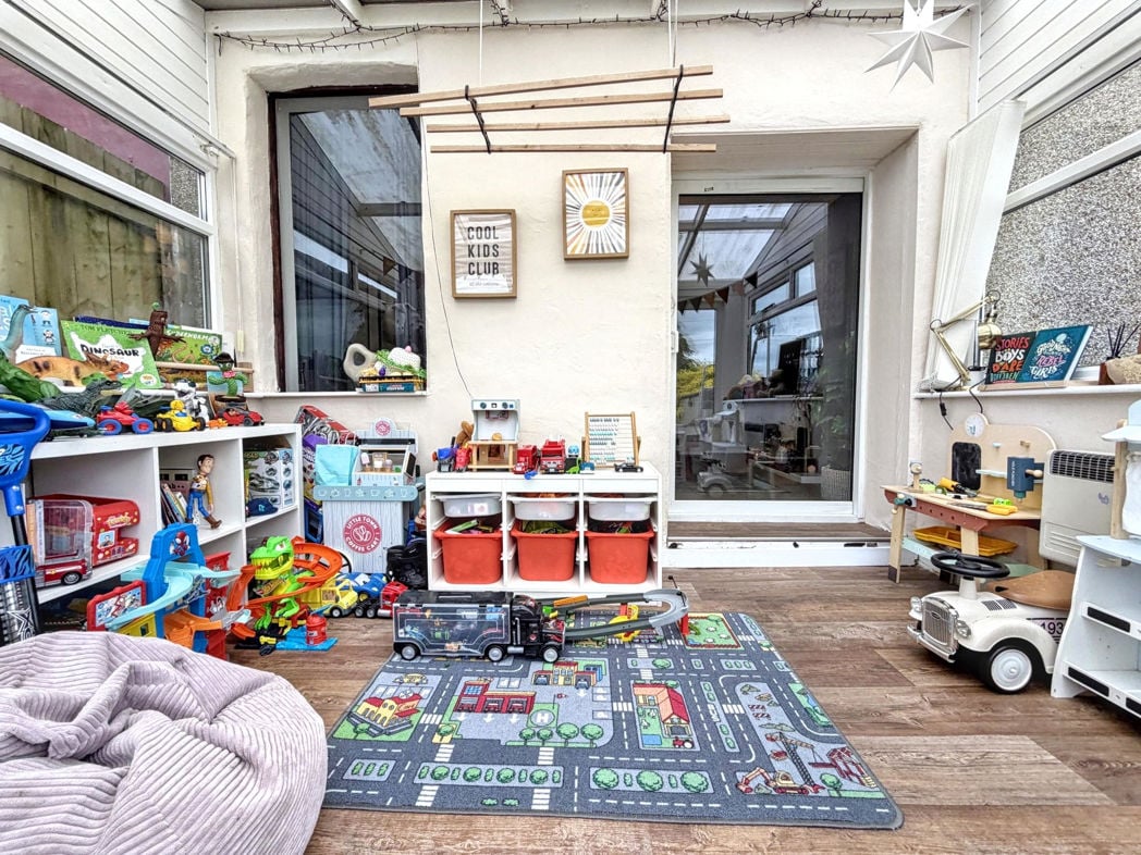 Property image 15 of 28