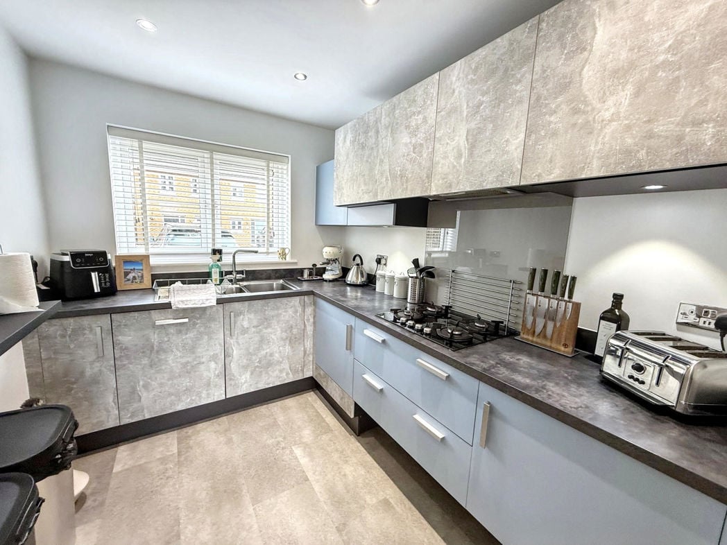 Property image 3 of 11