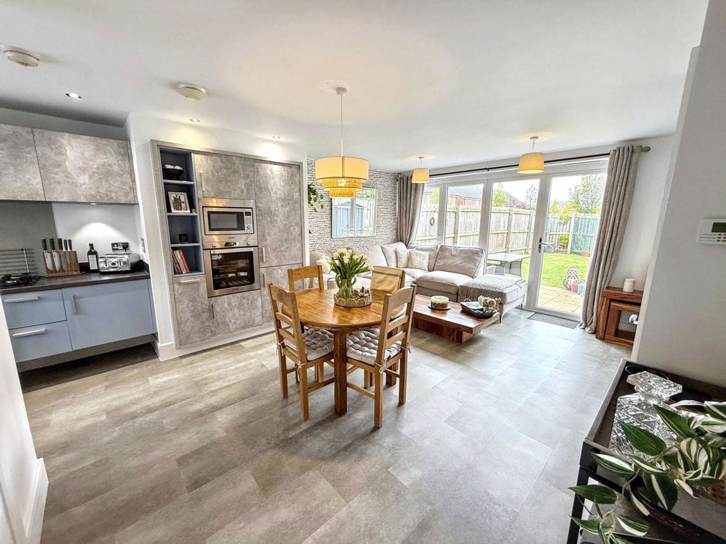 Property image 4 of 11