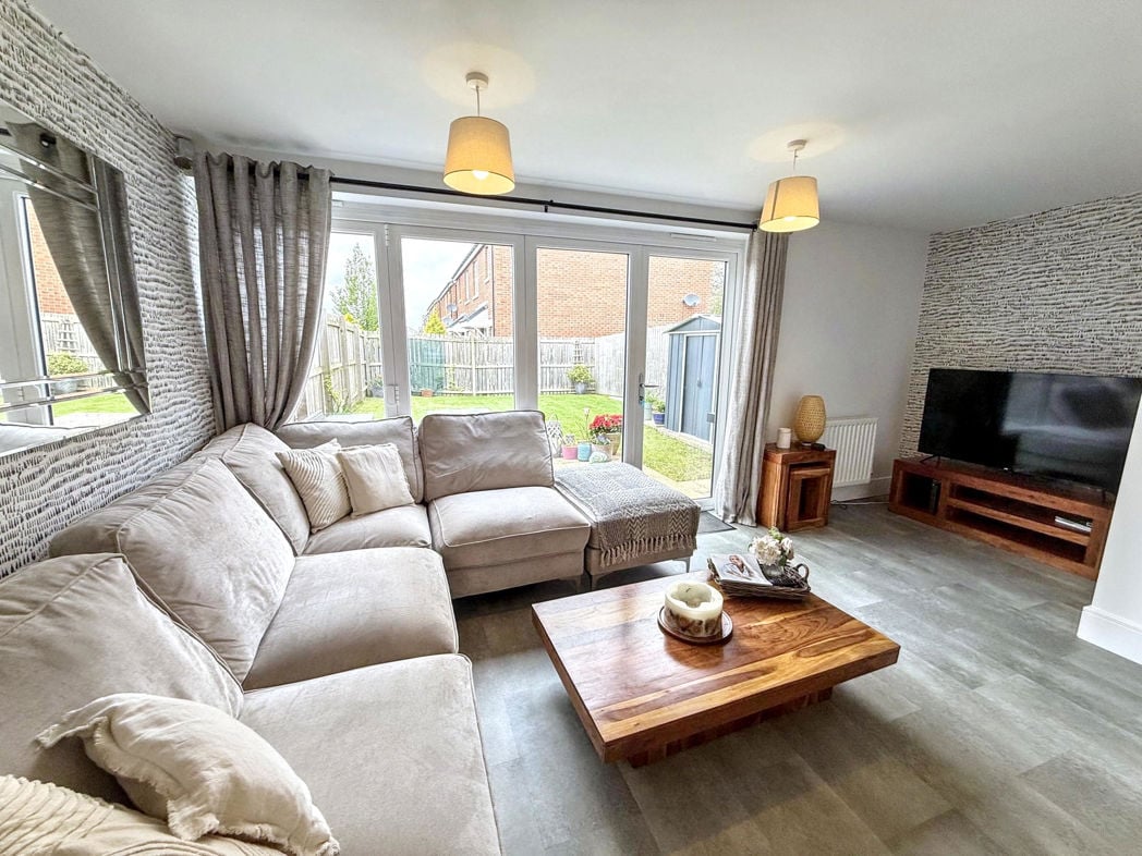 Property image 5 of 11