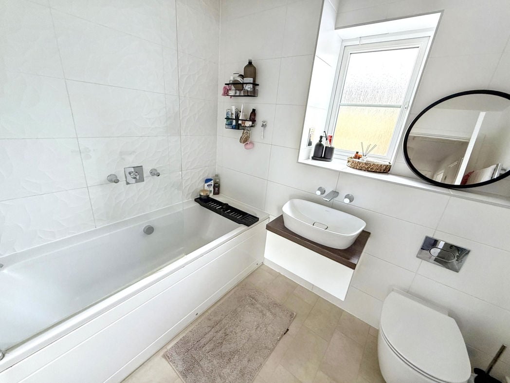 Property image 10 of 11