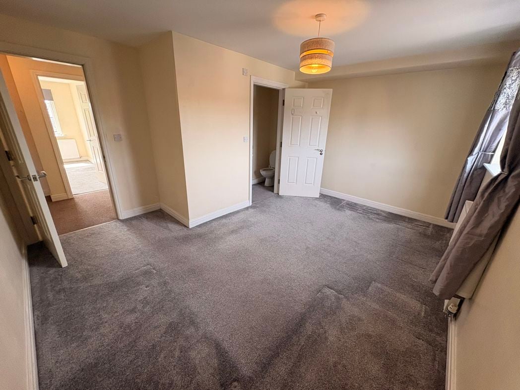 Property image 10 of 17