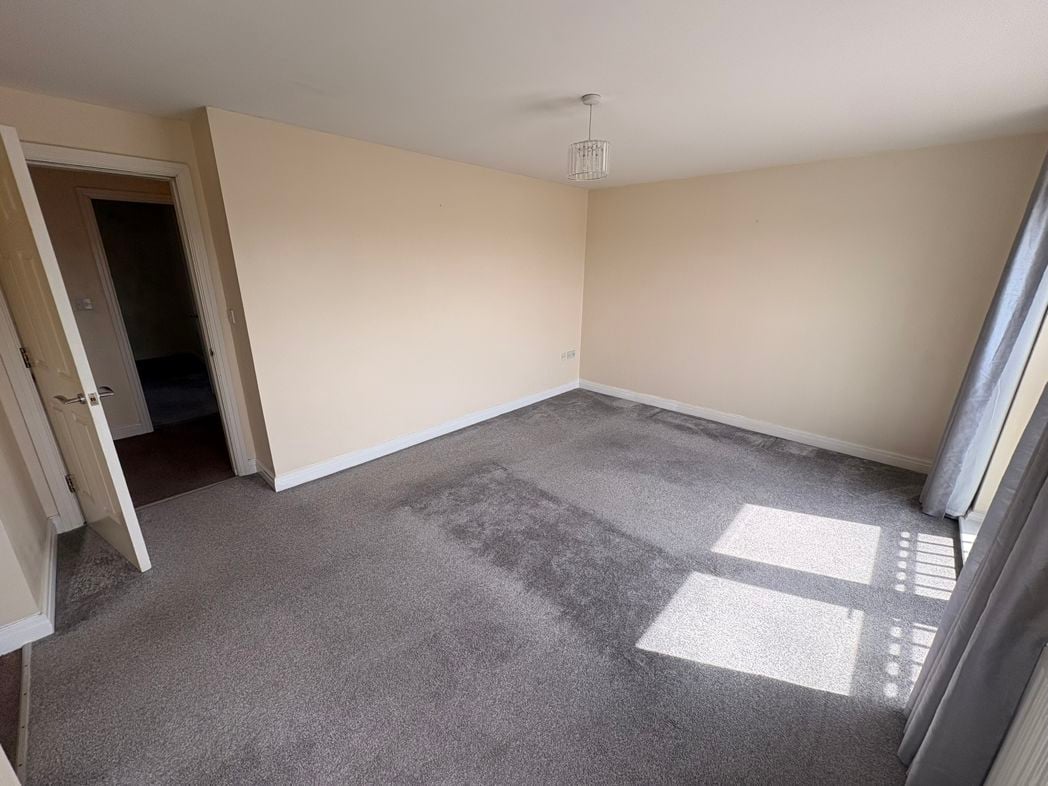 Property image 11 of 17