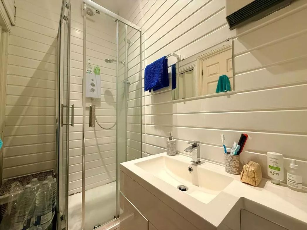 Property image 5 of 11