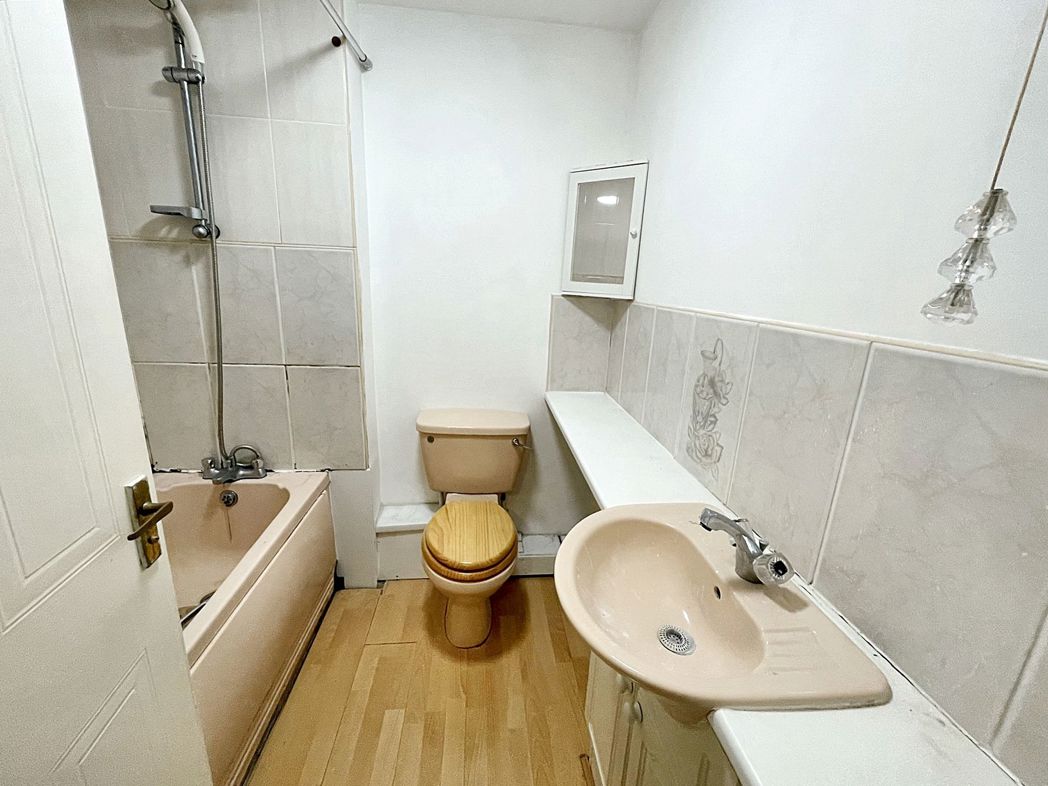 Property image 6 of 7