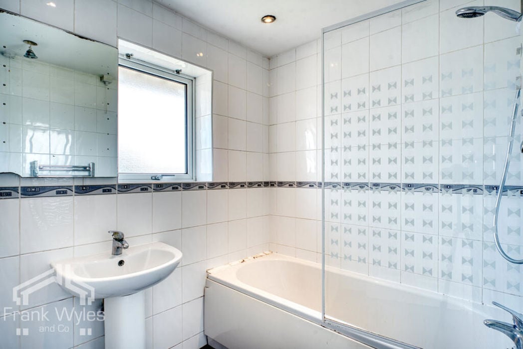 Property image 11 of 12