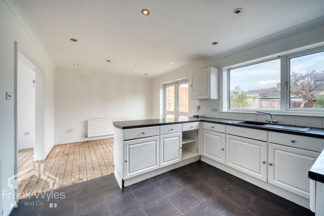 Property image 5 of 12