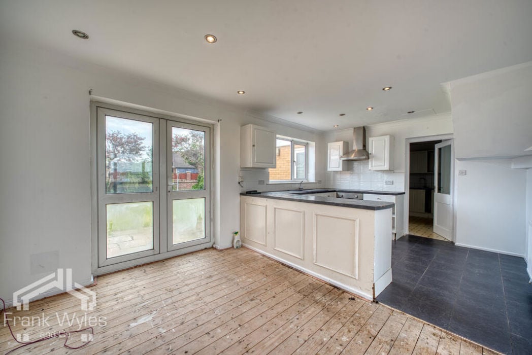 Property image 4 of 12