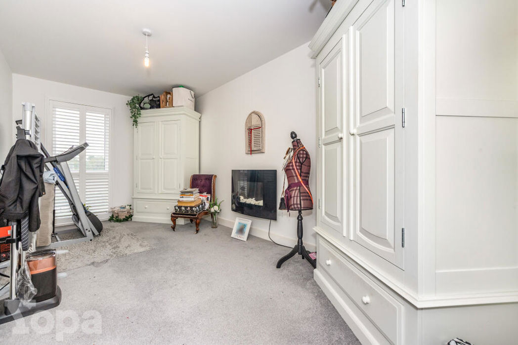 Property image 9 of 16