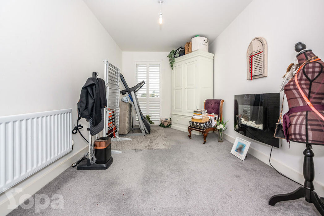 Property image 10 of 16
