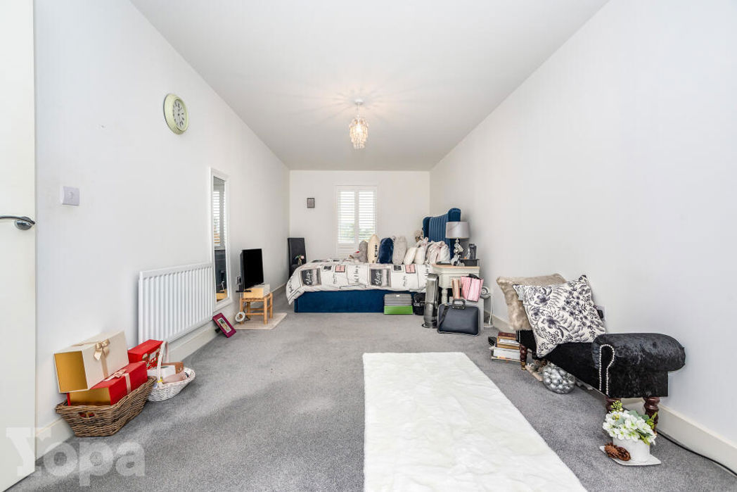 Property image 12 of 16