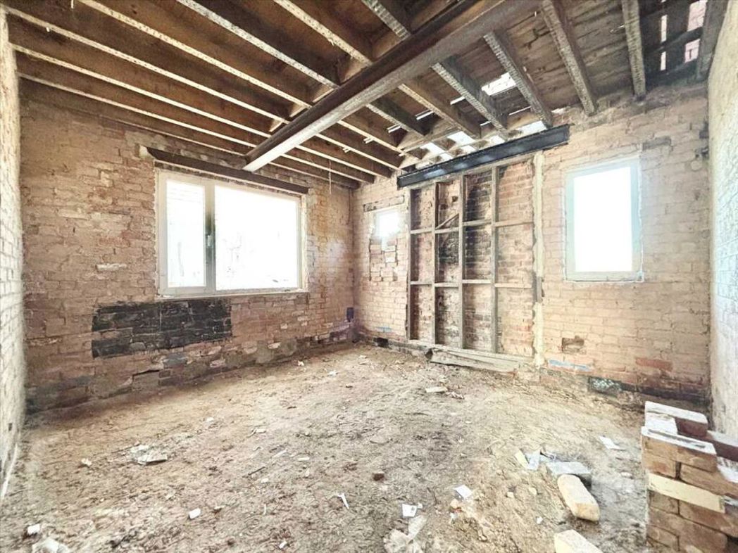 Property image 2 of 10